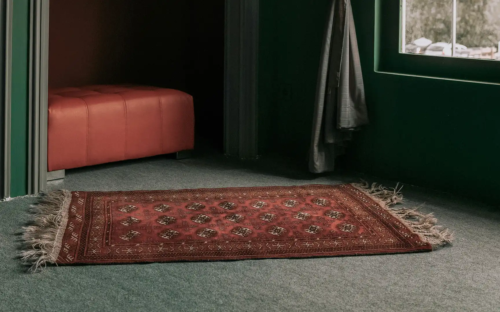 بهترین فرش برای پذیرایی کدام است؟ (راهنمای انتخاب بر اساس سبک دکوراسیون)